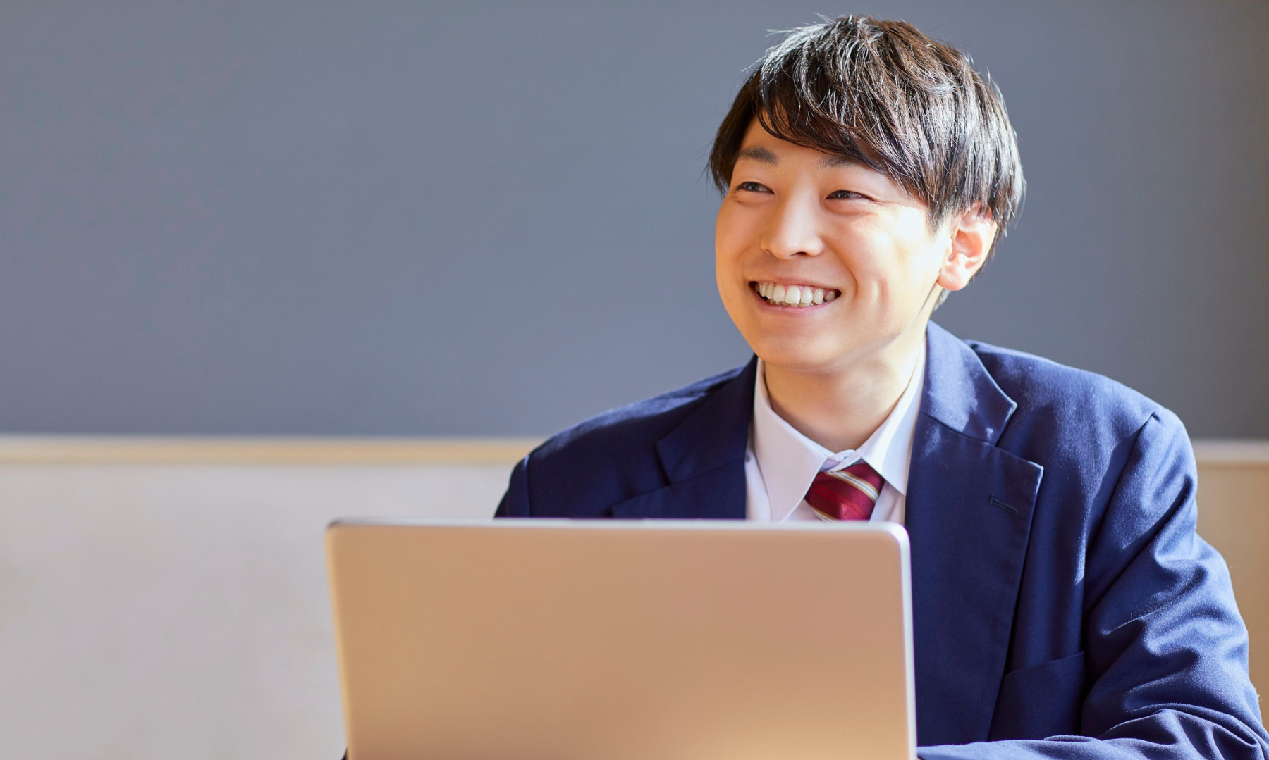 cropped-Satisfied-Employee-at-Computer.png